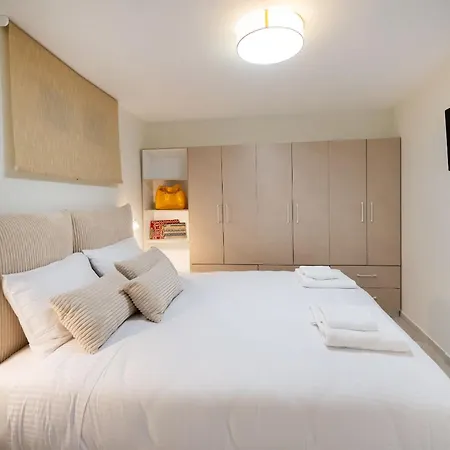 Boukamvillia Apartment, Just 500m From Apartman Nidrí
