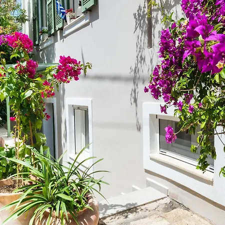 Boukamvillia Apartment, Just 500m From Apartment