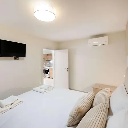 Boukamvillia Apartment, Just 500m From Apartment *