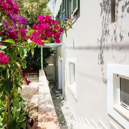 Boukamvillia Apartment, Just 500m From * Nidrí